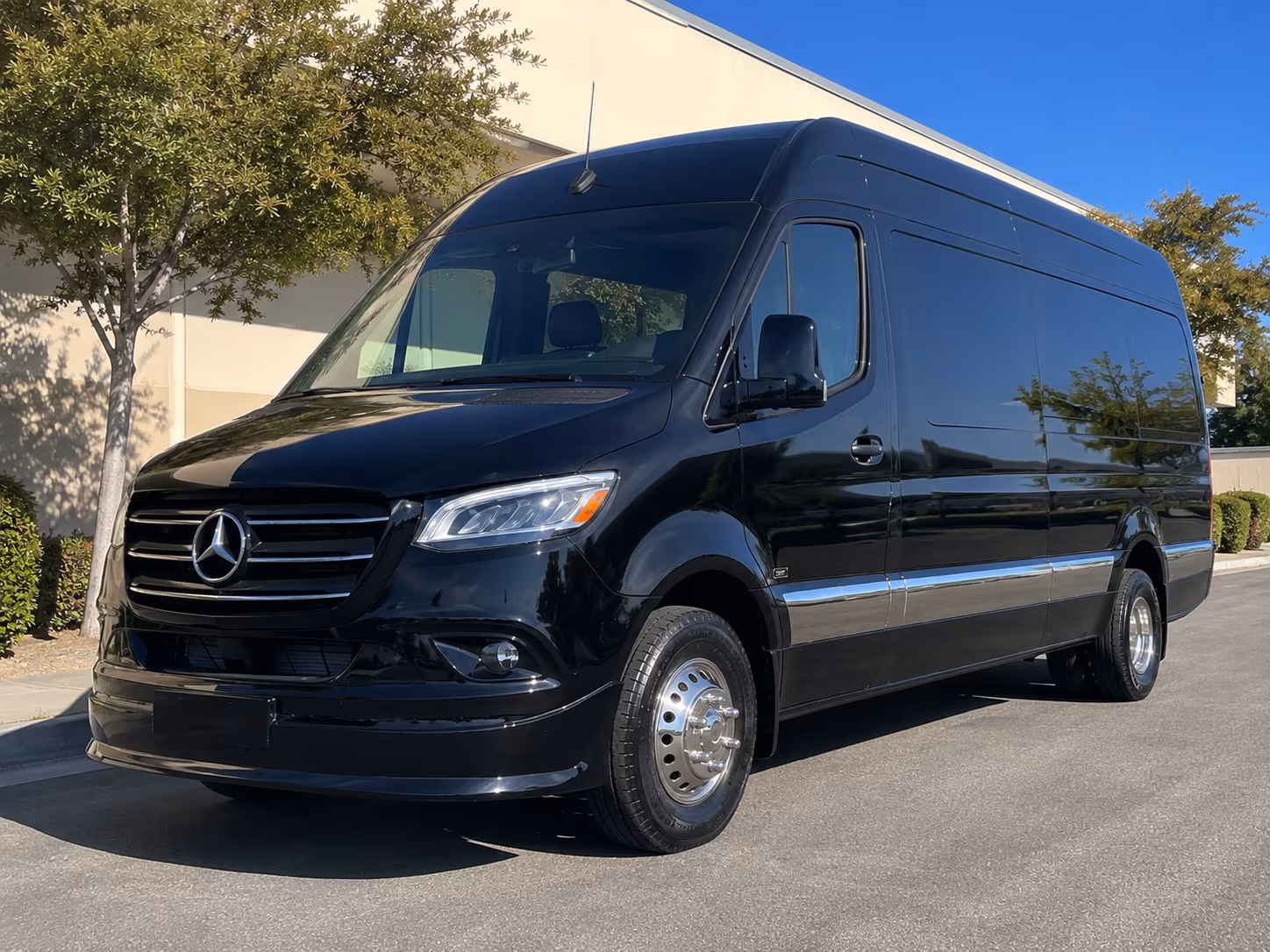aurora 15 passenger sprinter van